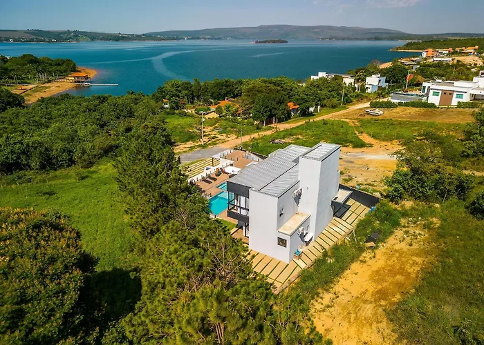 Pousada com piscina, jacuzzi e com vista em Capitólio - Casa Decore
