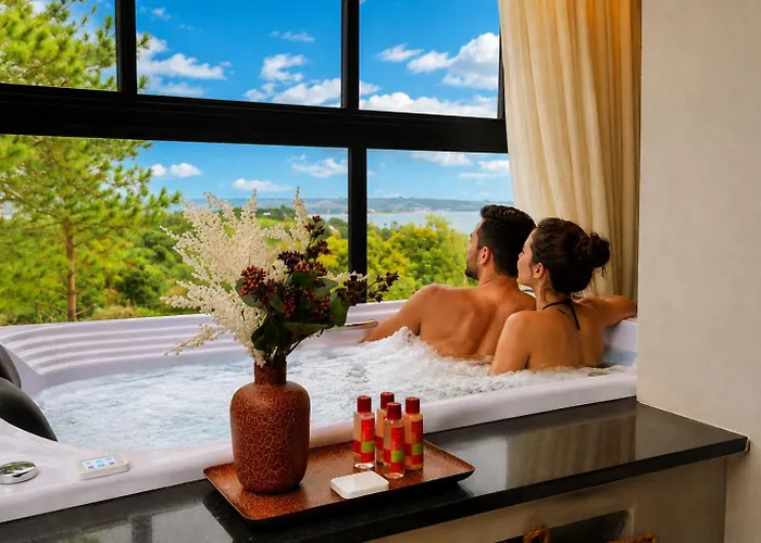Pousada com piscina, jacuzzi e com vista em Capitólio - Casa Decore
